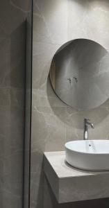 A bathroom at Mesohori studios