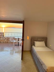 Postel nebo postele na pokoji v ubytování Vila Dena + 170 fotografií