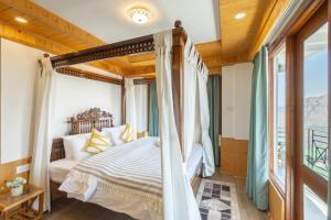 Hostie Heaven View - 3BHK Duplex with Terrace, Mashobra客房内的一张或多张床位