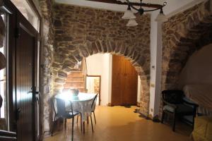 Posezení v ubytování Casa rural rústica "EL COLMENAR" para parejas, familias o amigos a la montaña