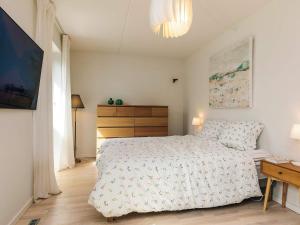 En eller flere senge i et værelse på 4 star holiday home in Vedbæk