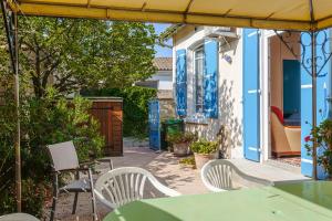 Budova, kde se prázdninový dům nachází + 13 fotografií