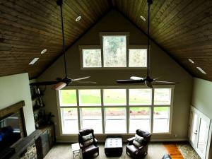 TV a/nebo společenská místnost v ubytování Riverfront Romantic Getaway Rental near Mount Pilchuck in Granite Falls, Washington