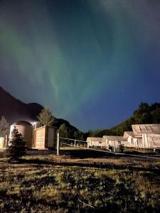 Foto sihtkohas Bear Creek asuva majutusasutuse Cute and Comfortable Safari Tent in Seward, Alaska - Amazing Glamping Accommodation with Breathtaking Mountain Views galeriist