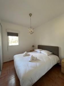 Ένα ή περισσότερα κρεβάτια σε δωμάτιο στο Le Domaine de la mer - Appartements de plage dans un cadre enchanteur