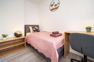 Postel nebo postele na pokoji v ubytování Apartments Nasic with Beautiful Sea View