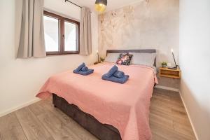 Postel nebo postele na pokoji v ubytování Apartments Nasic with Beautiful Sea View