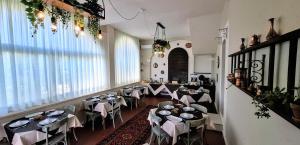 Restaurace v ubytování La Kascina Suite & Rooms