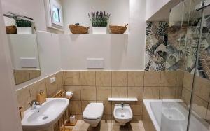Koupelna v ubytování La Kascina Suite & Rooms