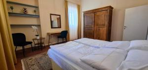 Postel nebo postele na pokoji v ubytování La Kascina Suite & Rooms