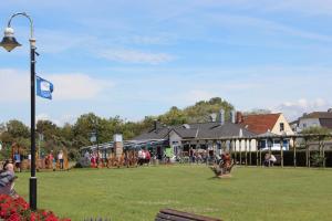 a group of people playing in a park at Große Freiheit in Ostseebad Nienhagen +11 photos
