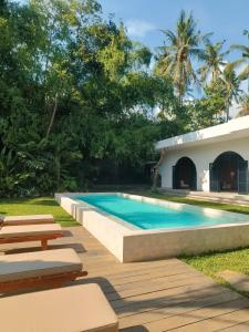 Πισίνα στο ή κοντά στο Villa Sungai 3BR in Havana Complex, Need more space for your group, Villa Cactus, just next door, offers 3 more bedrooms with a private pool, book both villas together for up to 12 guests in one peaceful setting