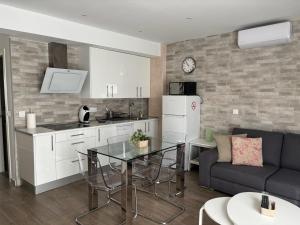 a kitchen and living room with a couch and a table at Niebla Centro Apartamentos in Niebla