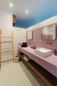 Ένα ή περισσότερα κρεβάτια σε δωμάτιο στο Villa Sungai 3BR in Havana Complex, Need more space for your group, Villa Cactus, just next door, offers 3 more bedrooms with a private pool, book both villas together for up to 12 guests in one peaceful setting