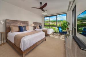 Postel nebo postele na pokoji v ubytování Ocean View Andaz Penthouse Luxury Just Steps To The Beach Private Lanai Spa + 32 fotografií