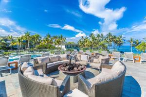 Posezení v ubytování Ocean View Andaz Penthouse Luxury Just Steps To The Beach Private Lanai Spa