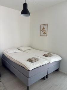 เตียงในห้องที่ Foliate Living Taimi