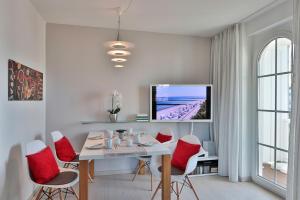 TV a/nebo společenská místnost v ubytování Ferienwohnung Villa-Christine App.04 - Seerose + 19 fotografií