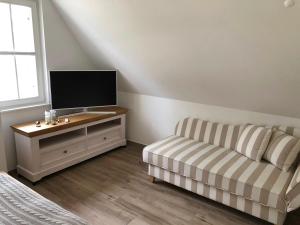 a living room with a couch and a flat screen tv at FH Ankerplatz in Güstow