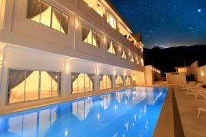 Bazén v ubytování Coron Bluewave Hotel nebo v jeho okolí