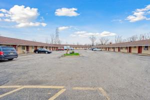 an empty parking lot in front of a motel at Flint Motel by OYO MI Near I-475 in Flint