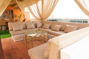 Φωτογραφία από το άλμπουμ του Luxury Penthouse with Private Rooftop Lounge & City View - Lekki Home Fairy σε Lekki
