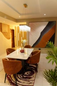 Φωτογραφία από το άλμπουμ του Luxury Penthouse with Private Rooftop Lounge & City View - Lekki Home Fairy σε Lekki