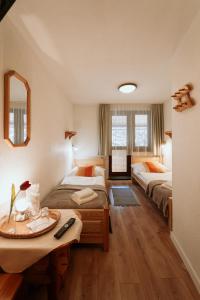 Ένα ή περισσότερα κρεβάτια σε δωμάτιο στο Horský hotel Bartoška