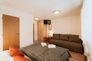 Ένα ή περισσότερα κρεβάτια σε δωμάτιο στο Horský hotel Bartoška