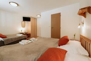 Ένα ή περισσότερα κρεβάτια σε δωμάτιο στο Horský hotel Bartoška