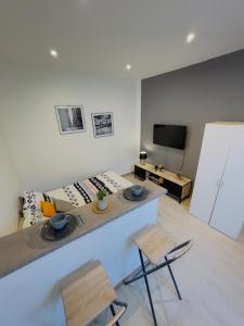 a living room with a counter and two chairs at Bascule Rive Droite - WiFi - 2 Guests in Le Mans