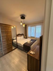 Postel nebo postele na pokoji v ubytování Green Hills Suites