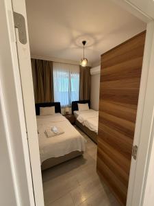 Postel nebo postele na pokoji v ubytování Green Hills Suites
