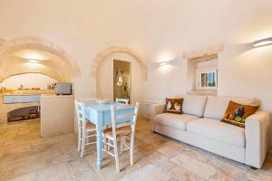 A kitchen or kitchenette at Masseria Macchia