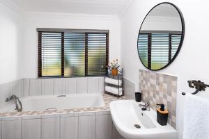 Ένα μπάνιο στο Fungamukaba Sanctuary - Stone Cottage