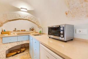 A kitchen or kitchenette at Masseria Macchia