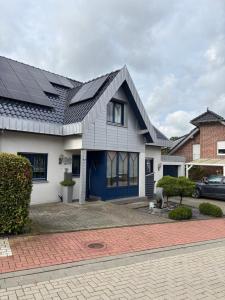 a house with solar panels on the roof at Ferienwohnung Elina-Sophia in Geilenkirchen
