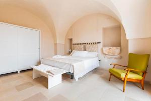 A bed or beds in a room at Masseria Macchia