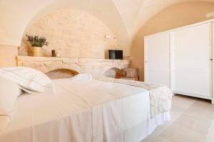 A bed or beds in a room at Masseria Macchia
