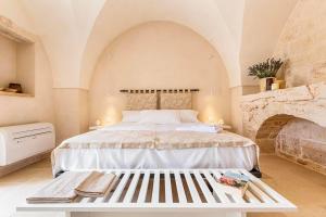 A bed or beds in a room at Masseria Macchia