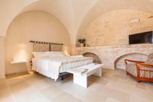 A bed or beds in a room at Masseria Macchia