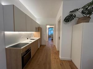 Dapur atau dapur kecil di Art Nouveau apartment with garden in Pisek