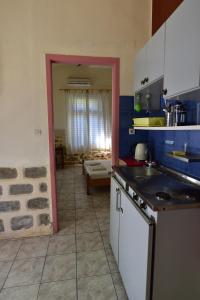 Kuchyň nebo kuchyňský kout v ubytování Anonymous Homestay