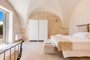 A bed or beds in a room at Masseria Macchia