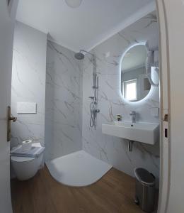 Koupelna v ubytování Hotel Avra