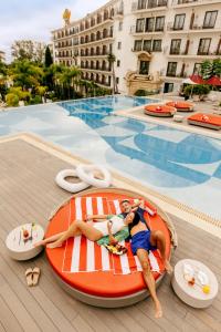 Bazén v ubytovaní Hard Rock Hotel Marbella - Puerto Banús alebo v jeho blízkosti