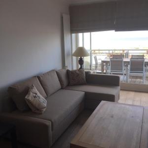 a living room with a couch and a table at Apartment Thalassa in Blankenberge