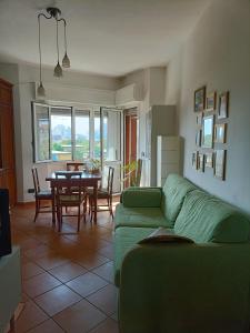 Χώρος καθιστικού στο Private room Talika - Apartment shared with the Host