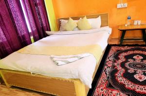 A bed or beds in a room at Hotel Butterfly - Peaceful Garden for Nature Lovers