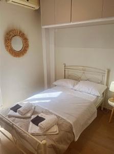 Postel nebo postele na pokoji v ubytování Casa Clira - Charming Apartment for 4 in the Heart of the City Perfect for Memorable Summer Experiences By Villa Mana Gers